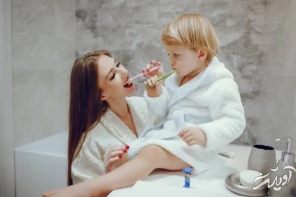 راه های از بین بردن بوی بد دهان کودک مسواک زدن کودکان